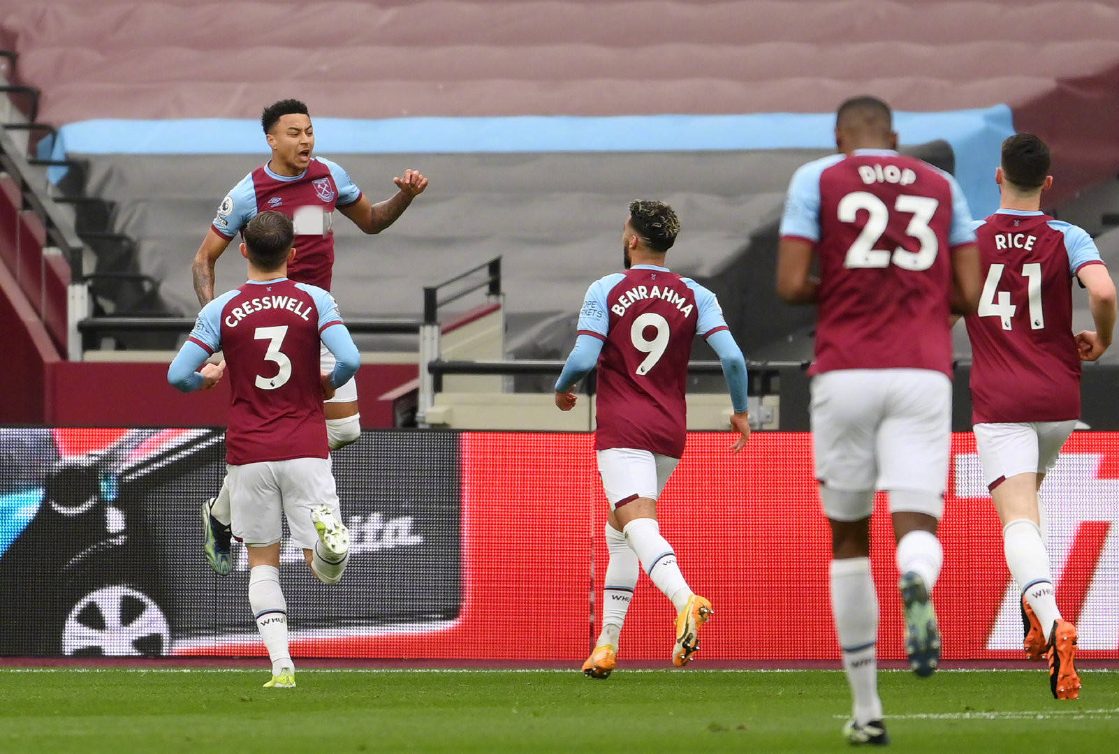 中场呈现出 中场呈现出